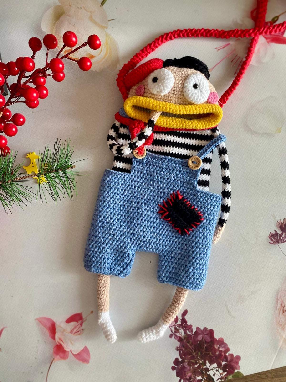 Çıtır – El Örgüsü Çizgili Karakter Telefon Çantası | Boyun Askılı Amigurumi Çanta - Ana görsel